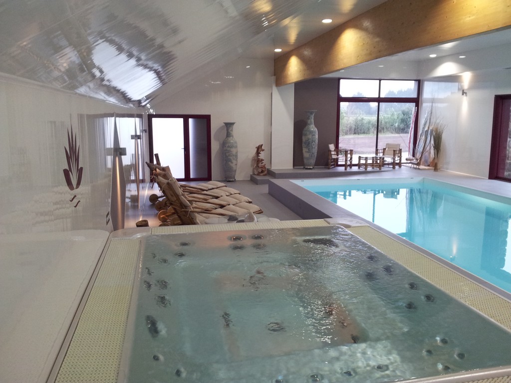 https://espace-ptl.ancv.com/appli/butterfly/data/medias_PA/PHOTOS/339600001001/339600001001VSDd0guFGC-Piscine et jacuzzi.jpg